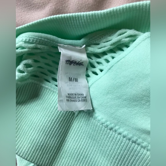 NWOT aerie Mint Green High Neck Fishnet Back Sports Bra Top - M - Picture 4 of 6